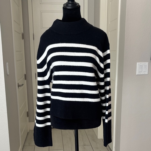 J. Crew Strip Sweater Size S  NWT - Picture 4 of 11
